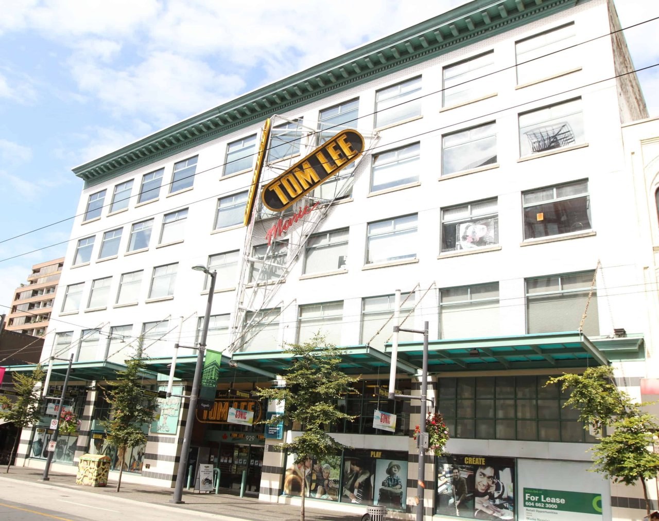 939 Granvilee Street